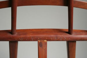 The middle leg of Esherick's music stand is held in place with two pocket screws.