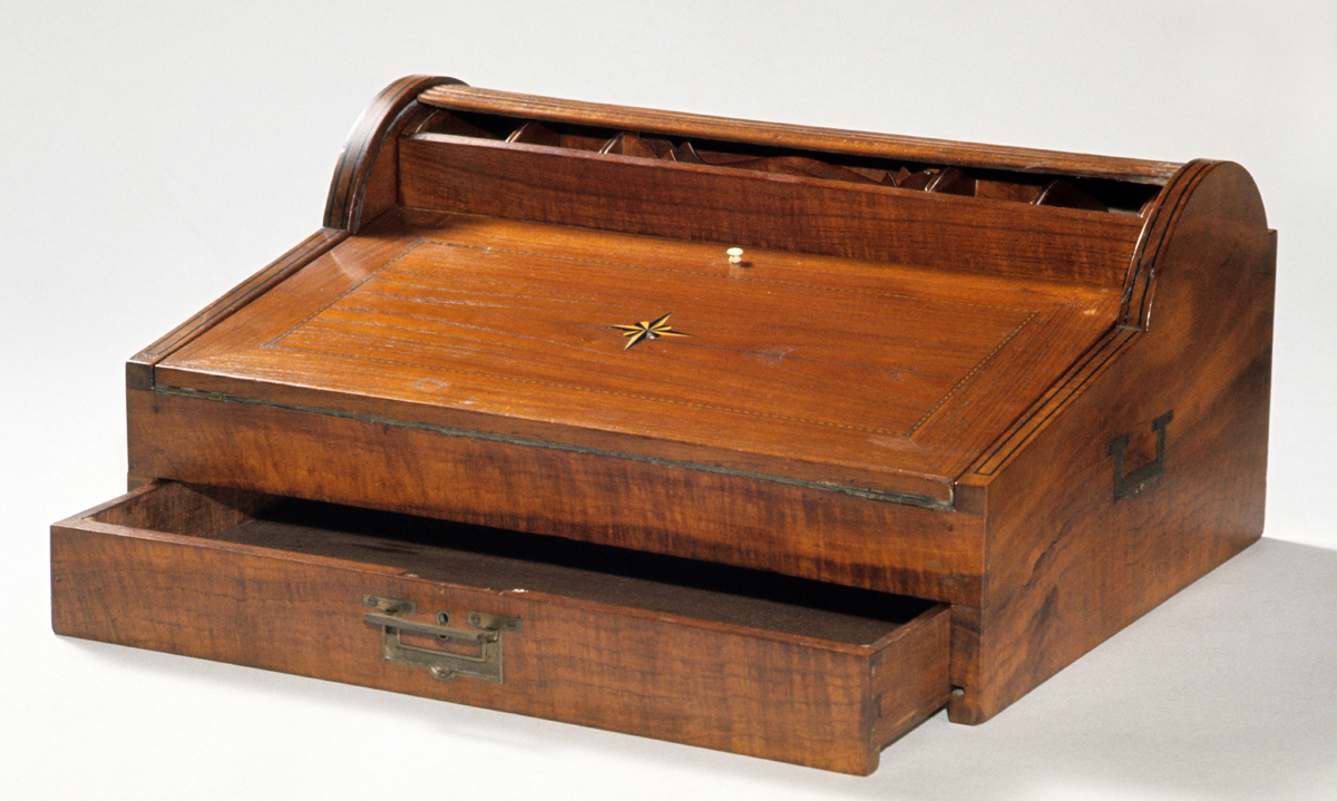 Tambour lid portable desk open