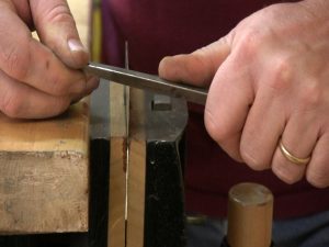 Without the addition of oil, I can better feel how the burnisher turns the edge of the card scraper.